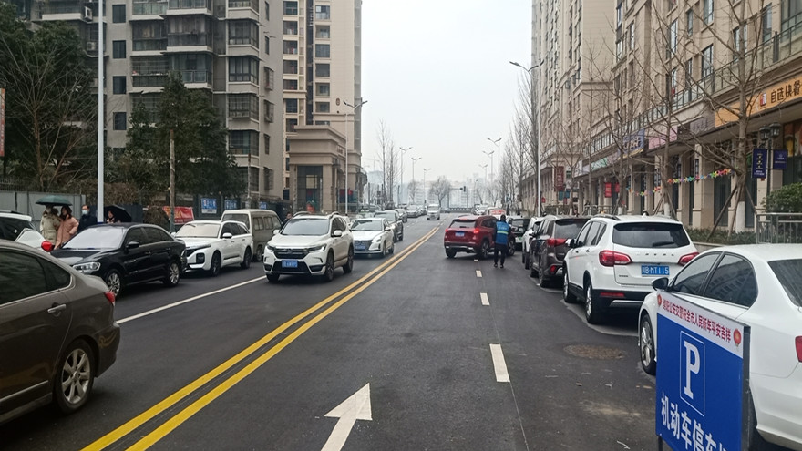 停車引導、秩序井然 停車引導、秩序井然